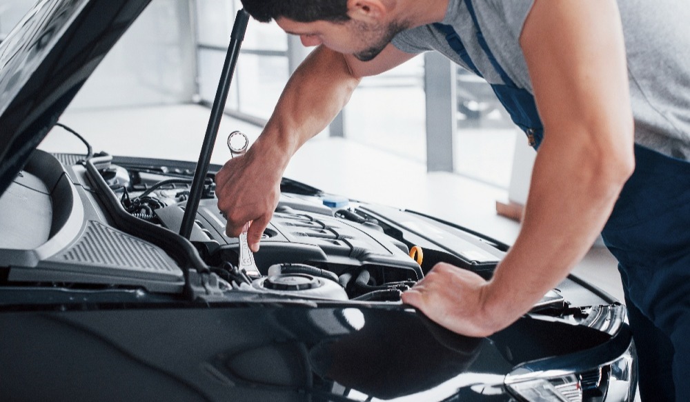auto-mechanic-working-in-garage-repair-service-2021-08-29-18-04-02-utc-1