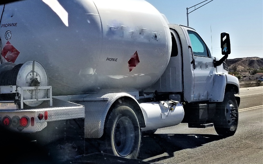 propane-gas-tanker-truck-2022-11-08-05-57-11-utc-1